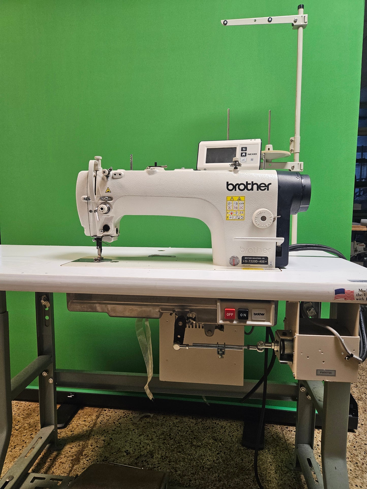 Brother S-7220D-405 Demo Single Needle Feed Lock Stitch Automatic With Table