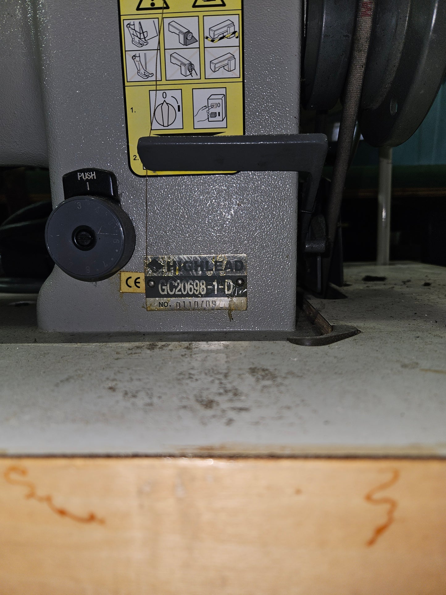 Highlead GC 20698-1-D Fully Auto Long Arm Single Needle Lock Stitch